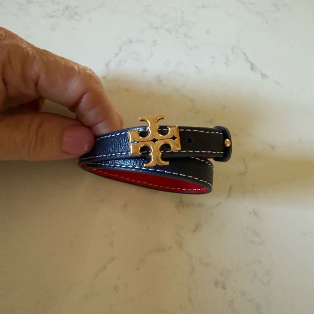 Kira Reversible Leather Wrap Logo Bracelet, Size One Size - Picture 2 of 3